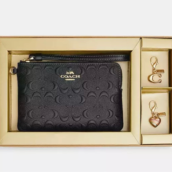 💕NIB COACH Signature Leather Black Wristlet with two Gold Coach Charms💕 - Picture 9 of 9